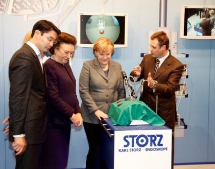 Messerundgang Medica 2011: Bundesgesundheitsminister Dr. Philipp Rösler,...