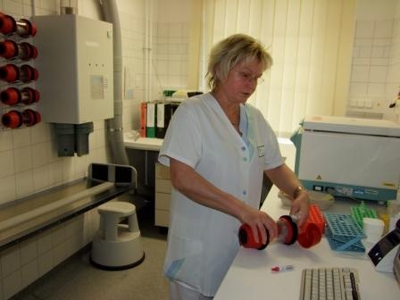 Rohrpostanlage im Labor der Klinik Oranienburg: Eine neue Sendung ist...