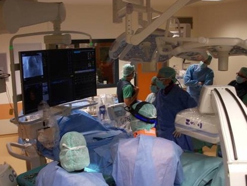 Hybrid-Operationssaal im Universitätsklinikum Gießen: Der C-Bogen kommt zum...