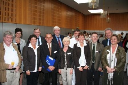 Die Geschäftsführung, Betriebsleitung des EvK Castrop-Rauxel und die Prüfer...