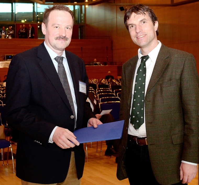 3. Posterpreis: Dr. med. Roger Scholz mit Kongresspräsident Dr. med. Stefan...
