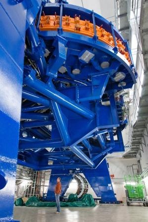 Die Gantry des HIT, eine um 360 Grad drehbare Strahlführung für Schwerionen,...