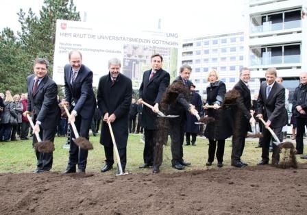 Spatenstich für internationale Herz-Spitzenforschung : Dr. Martin Siess , Dr....