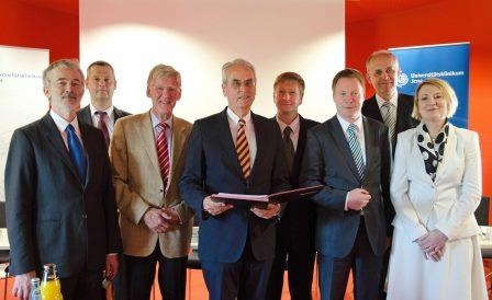 Freuen sich nun auf die nächste Bauphase: Prof. Dr. Klaus Benndorf, Axel ter...