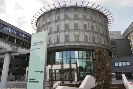 Außenansicht des neuen Eingangsgebäudes: Durch diesen Eingang werden die...