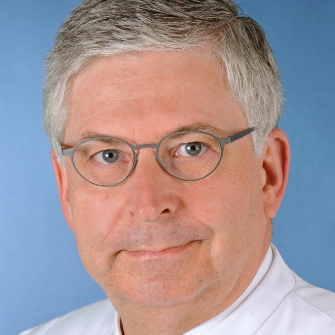 Für weitere zwei Jahre wurde Professor Dr. Richard Viebahn, Direktor der...