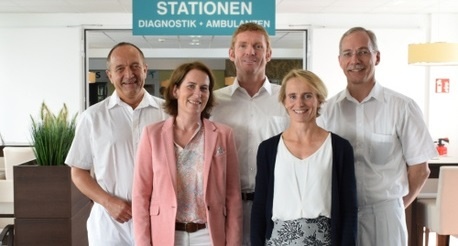 Chefarztwechsel in der Kardiologie: Dr. Ludger Mazur (Mitte) mit...