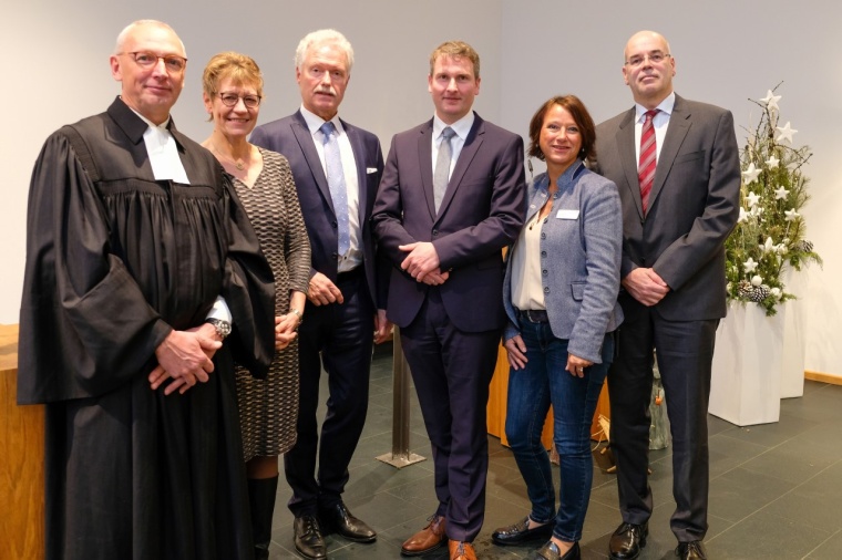 Das Gruppenfoto wurde aufgenommen während der offiziellen Einführung im...