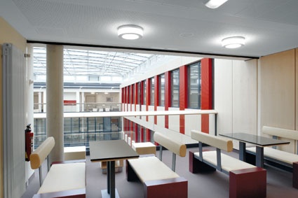 Auch für alle anderen Klinikbereiche – hier ein Aufenthaltsbereich- liefert...