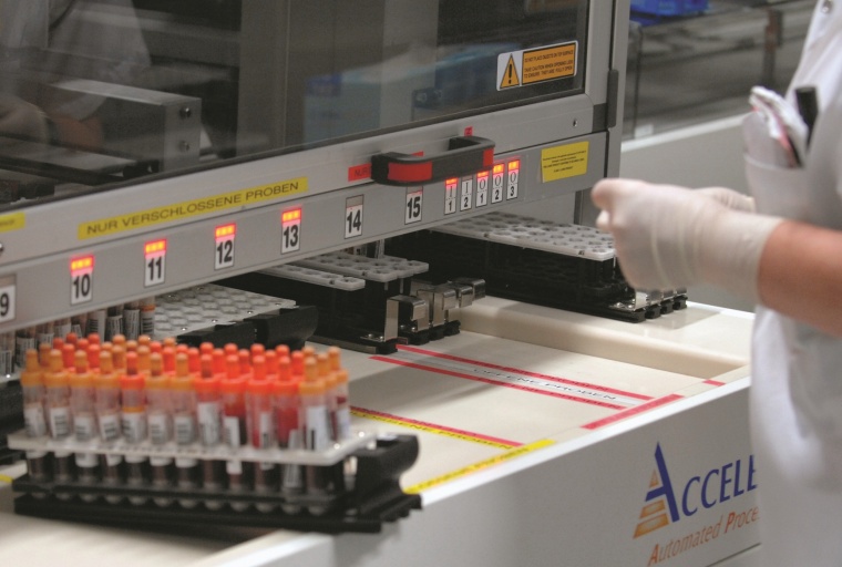 Das Personal wird durch die neue Laborstraße von immer wiederkehrenden...