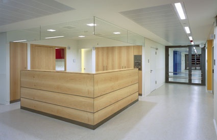 Helles DLW Linoleum Mamorette unterstreicht die ruhige und freundliche...