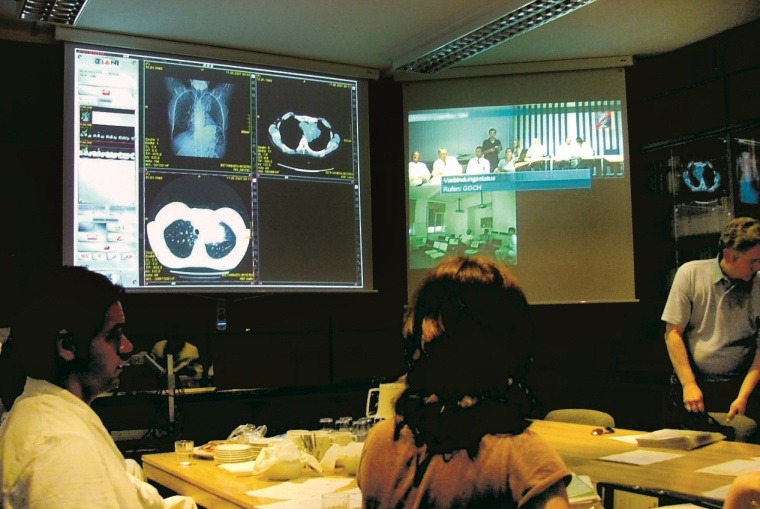 Montags findet die Tumorkonferenz im Bethanien-Krankenhaus, Moers, statt.