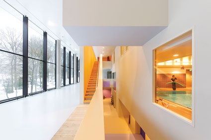 Rehabilitationszentrum mit Wohlfühlfaktor. Verarbeitet wurden 18.000 m...