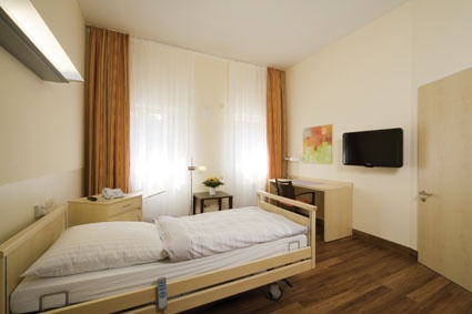 Das Ambiente entspricht bei modernen Gesundheitseinrichtungen eher einem Hotel...