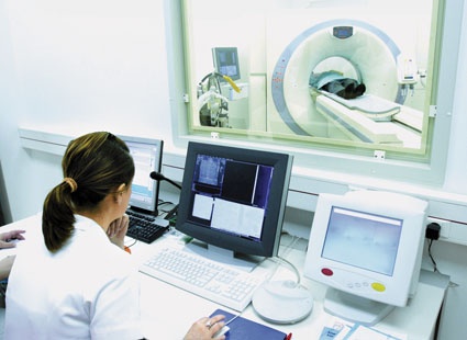 Digitale Daten aus den bildgebenden Verfahren der Radiologie schnell und hoch...