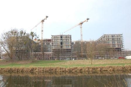 Ansicht des KRH Klinikum Mitte von der Ihmeseite. Die drei fünfgeschossigen...