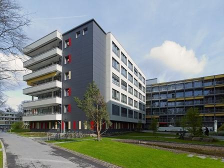 Der sechsgeschossige Erweiterungsbau mit Kinderklinik in den beiden unteren...