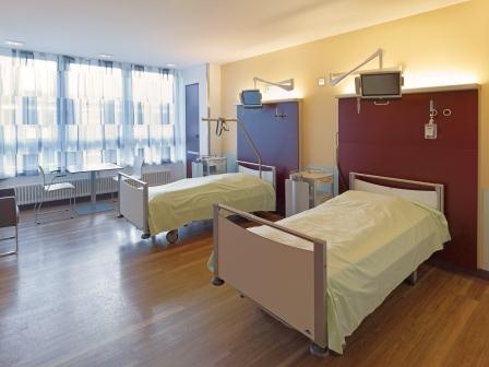 Viel Licht, Platz und Multimedia-Terminals am Bett auf der Komfortstation...