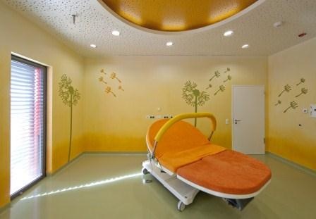 „Pusteblumenzimmer“ für werdende Mütter (Foto: Dirk Hennings, Frankfurt).
