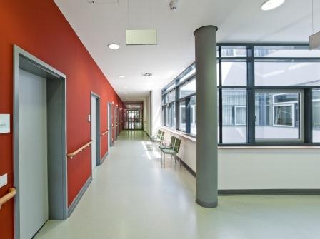 Farben und Materialien korrespondieren mit der jeweiligen Raumnutzung (Foto:...