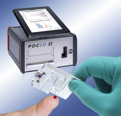 POC-Diagnosegerät, im Vordergrund der Biochip (Foto: ISIT/POCDIA).