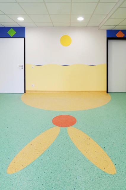 Die neue, farbenfroh gestaltete Kinderklinik des Marienhaus Klinikums St....