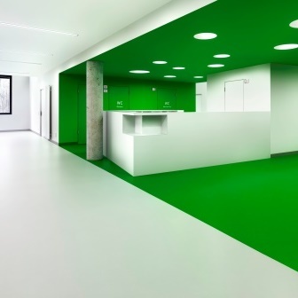 Farbinseln erleichtern die Orientierung: In den Funktionsbereichen des Medicum...