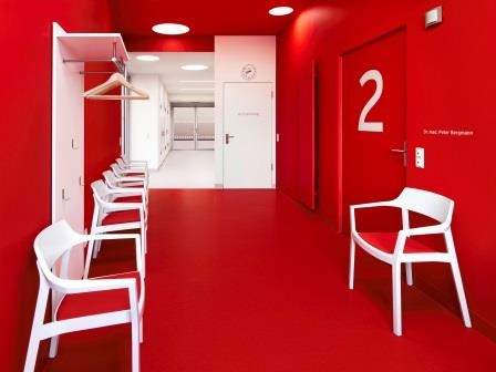 Farbinseln erleichtern die Orientierung: In den Funktionsbereichen des Medicum...