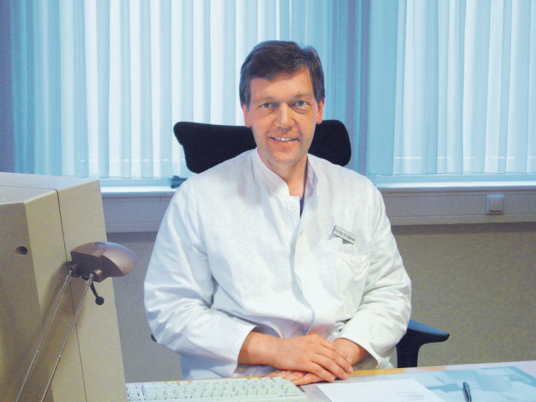 Prof. Dr. Henning E. Adamek, Leitender Arzt der Medizinischen Klinik 2,...