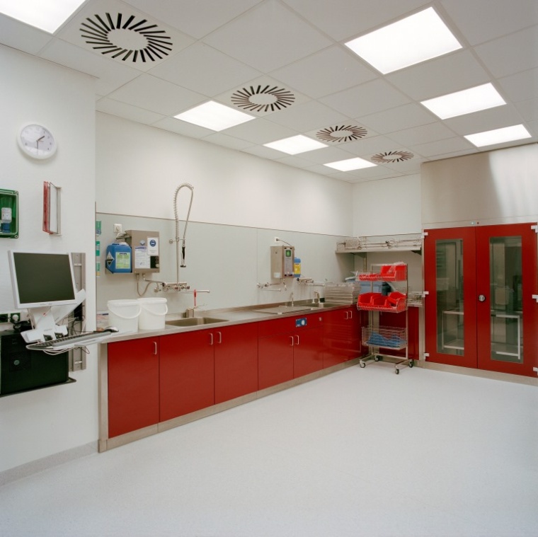 Beispiel Zentralsterilisation: Unreine Seite, Vorreinigungszone (Foto:...