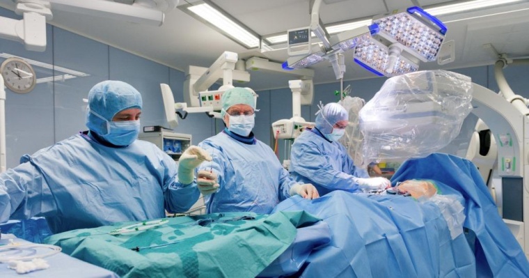 In den neuen und top-modernen OP-Sälen führen interdisziplinären Teams...