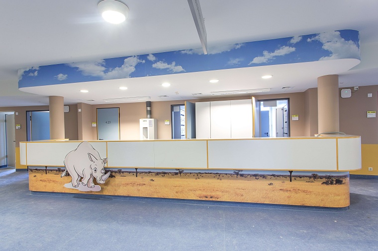 Der Schwestern- und Ärztebereich auf den Stationen wurde im gleichen Look...