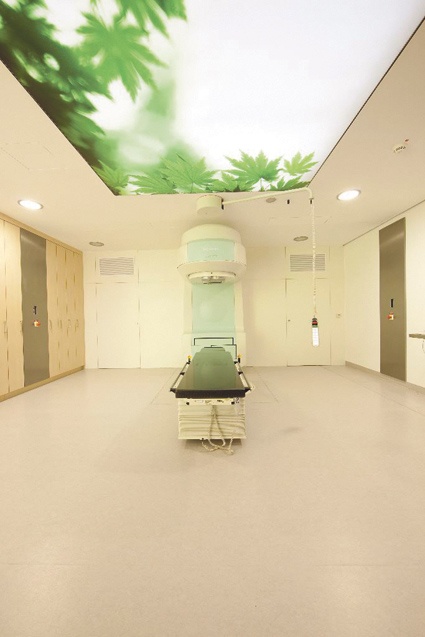 Deckengestaltung für Liegendpatienten.