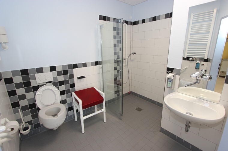 Blick in ein saniertes Badezimmer. Foto: EKW