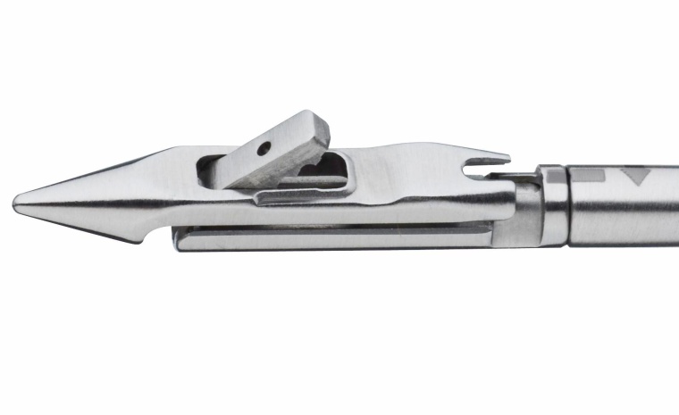 Retroforce. Retrograd gerichtete Forceps mit integriertem Flüssigkeitskanal