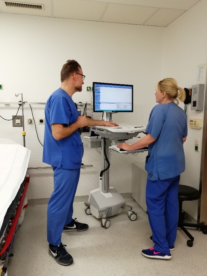 Die PC-Visitenwagen werden nicht nur zur Visite auf den Stationen genutzt,...