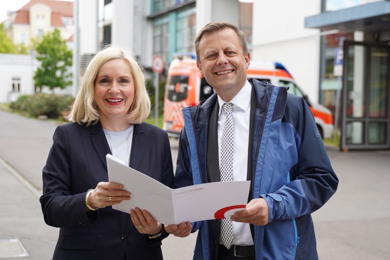 Geschäftsführerin des Klinikums Dr. Iris Minde und Aufsichtsratsvorsitzender...