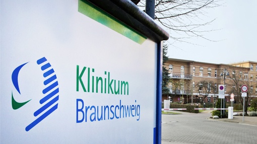 Einfahrt zum Städtischen Klinikum Braunschweig