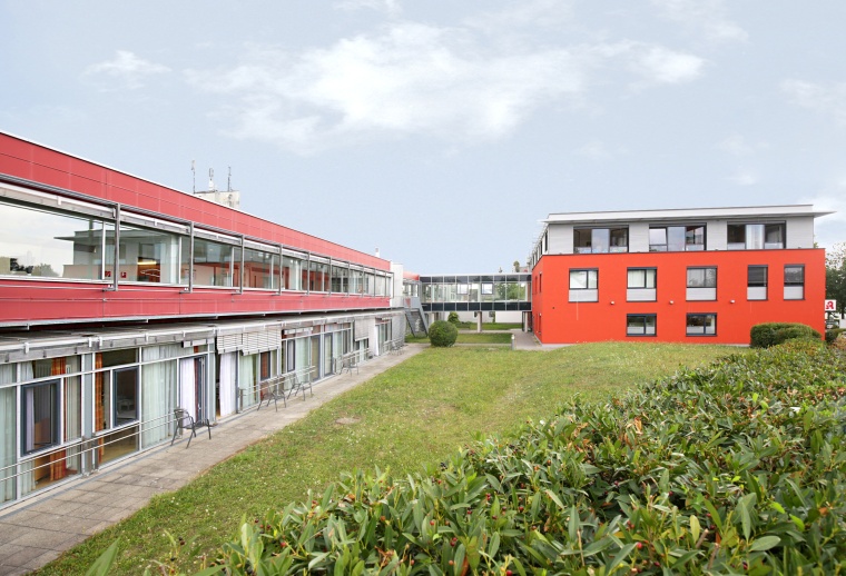 Neues Bettenhaus und Intensivstation des Kreiskrankenhauses Lauf bei Nürnberg.