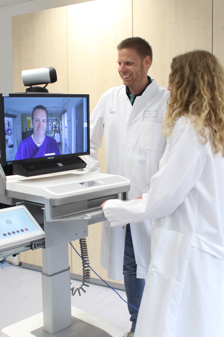 Dr. Kai Börner und Daniela Bause aus dem TELnet@NRW-Projekt am UKM im...