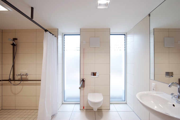 Der zweigeschossige Neubau mit seiner etwa 550,00 m² großen Gesamtfläche...