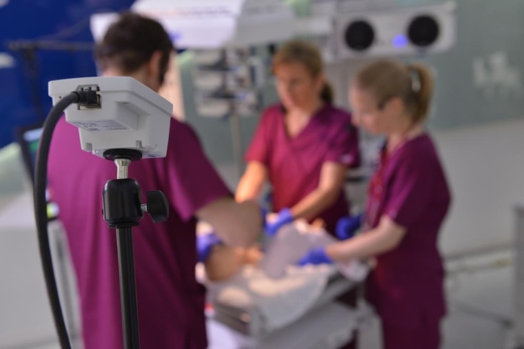 Mittels der Axis-Kameras wird das Geschehen an die SIMStation in einem...