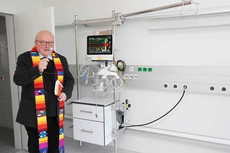 Generalvikar Theo Paul hat den fünfstöckigen Trakt des Franziskus-Hospitals...