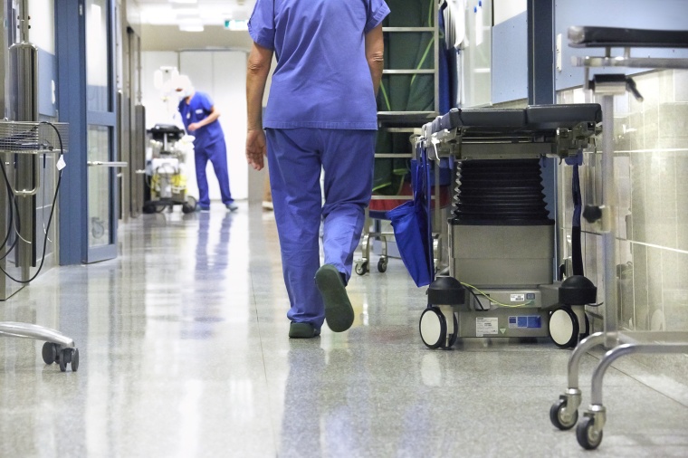 Wird rund um die Uhr vorgehalten, um täglich und 24 Stunden am Tag die...