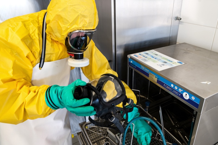 Maschinelle Aufbereitung der Atemschutzmasken Foto: Staatliche Feuerwehrschule...