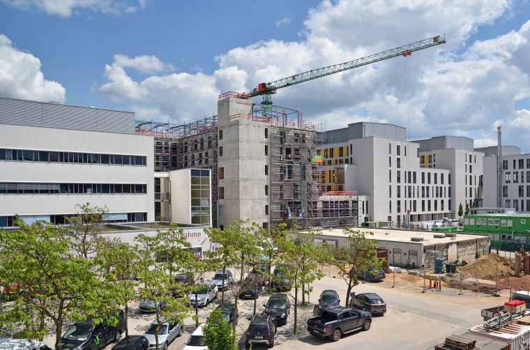 Das neue Gebäude A5 bildet mit den bereits errichteten Gebäuden ein stimmiges...