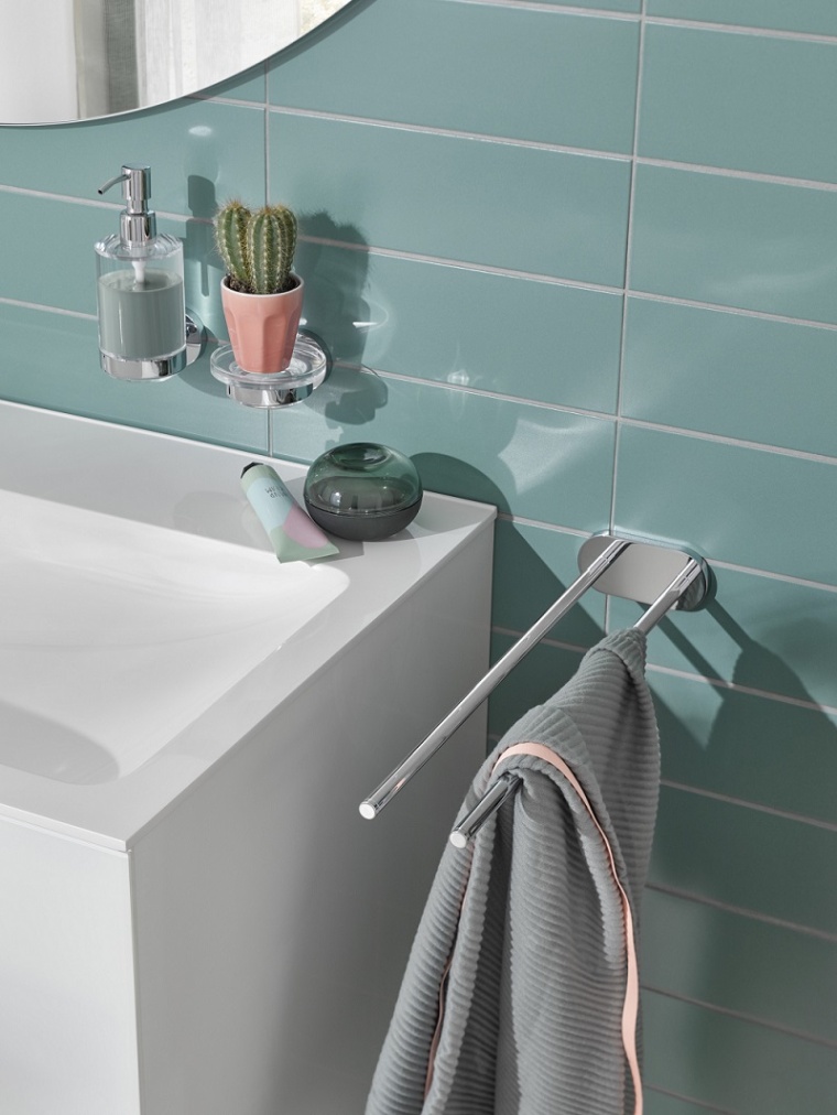 Die Bad-Accessoires der Serie „emco round“ zeichnen sich durch ihre runden...