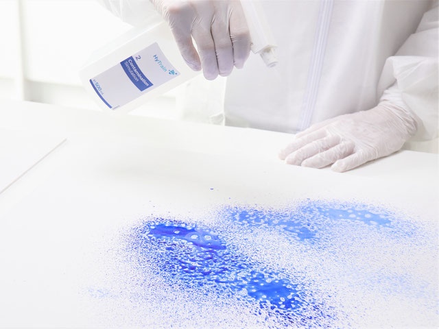 Händedesinfektion vor Augen führen.