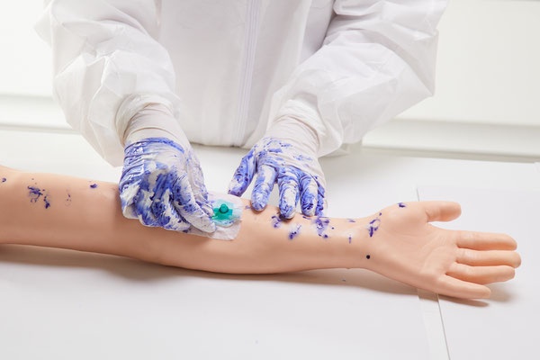 Händedesinfektion vor Augen führen.