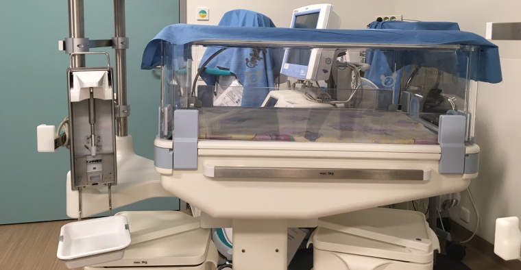 Eine robuste Haltelösung mit integrierter Auffangschale für die...